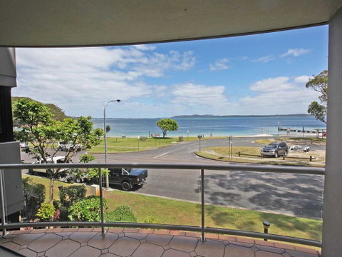 7 'Florentine' 11 Columbia Close - Air Conditioned Unit With Fantastic Views Of Little Beach - Accommodation Rockhampton 0