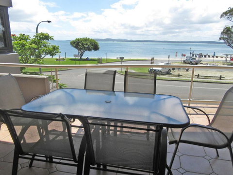 7 'Florentine' 11 Columbia Close - Air Conditioned Unit With Fantastic Views Of Little Beach - Accommodation Rockhampton 2