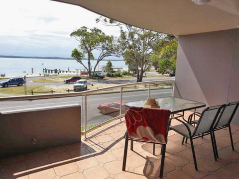 7 'Florentine' 11 Columbia Close - Air Conditioned Unit With Fantastic Views Of Little Beach - Accommodation Rockhampton 1