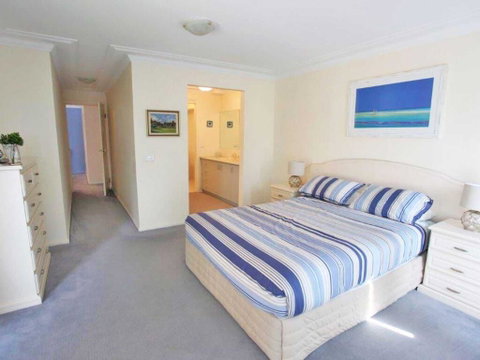 7 'Florentine' 11 Columbia Close - Air Conditioned Unit With Fantastic Views Of Little Beach - Accommodation Rockhampton 3