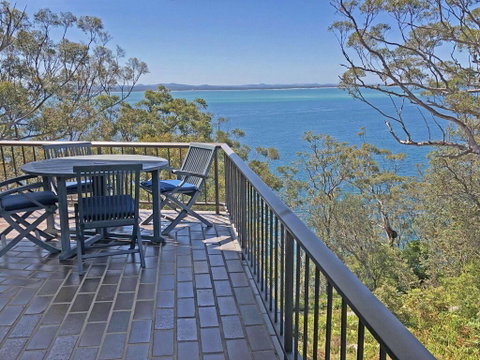 7 'Skyline' 12 Thurlow Avenue - Unit With A WOW Factor - Accommodation Rockhampton 0