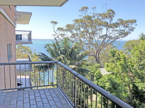 7 'Skyline' 12 Thurlow Avenue - Unit With A WOW Factor - Accommodation Rockhampton 2
