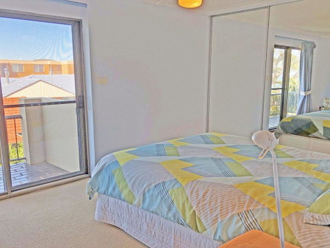 7 'Skyline' 12 Thurlow Avenue - Unit With A WOW Factor - Accommodation Rockhampton 3