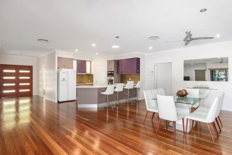 7 Ibis Court - Spacious Family Home With Large Outdoor Area, Swimming Pool & Ample Parking - Accommodation Rockhampton 3