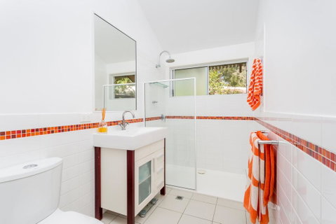 7 Naiad Court - Rainbow Shores, Perfect Beach House, Swimming Pool And Walk To Beach, Aircon, Wi-Fi - Accommodation Rockhampton 2