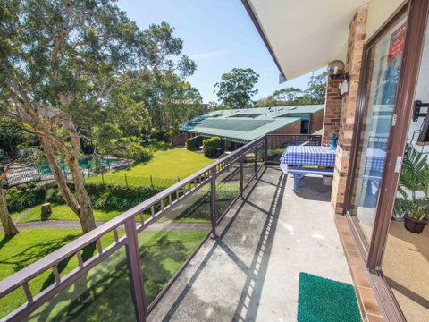 73 'Bay Parklands', 2 Gowrie Avenue - Solar Heated Pool, Spa, Tennis Court & Views - Accommodation Rockhampton 0