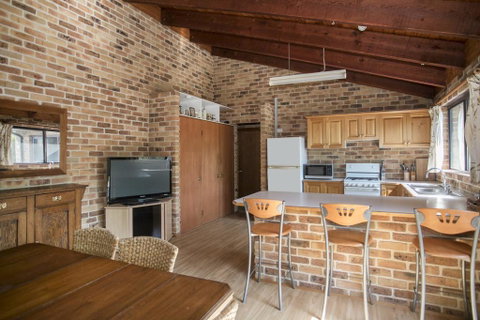 75 River Rd - Tabourie Hideaway - Accommodation Rockhampton 2