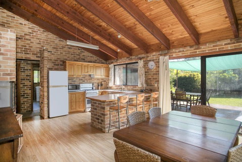 75 River Rd - Tabourie Hideaway - Accommodation Rockhampton 0