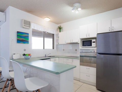 8 'Kiah' , 53 Victoria Parade - Stunning Water Views, WIFI & Air Con - Accommodation Rockhampton 3