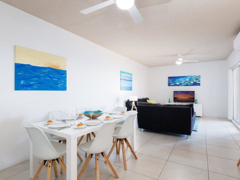 8 'Kiah' , 53 Victoria Parade - Stunning Water Views, WIFI & Air Con - Accommodation Rockhampton 1