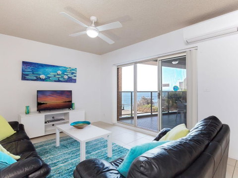8 'Kiah' , 53 Victoria Parade - Stunning Water Views, WIFI & Air Con - Accommodation Rockhampton 0