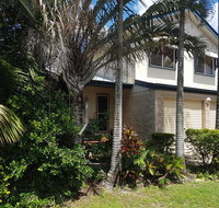 8 Hakea Place - Family Home on a Quiet Street Close to Beach  Shops Pet Friendly - Accommodation Rockhampton