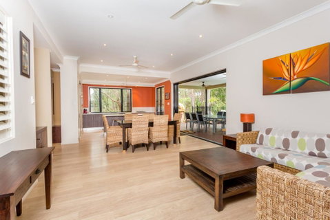 8 Ibis Court - Rainbow Shores, Swimming Pool, Walk To Beach, Executive Beach House - Accommodation Rockhampton 1