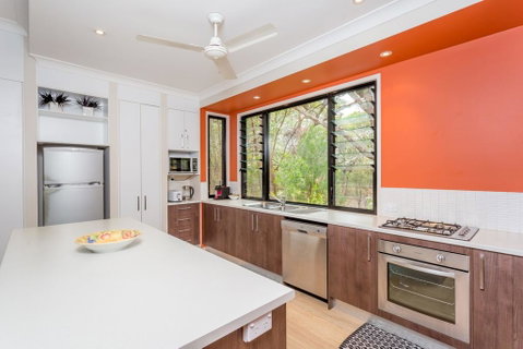 8 Ibis Court - Rainbow Shores, Swimming Pool, Walk To Beach, Executive Beach House - Accommodation Rockhampton 3