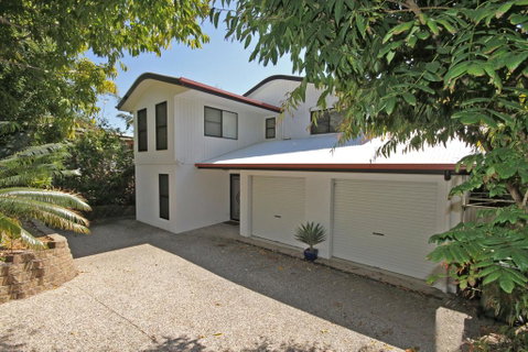 8 Springfield Avenue - Pet Friendly, Linen Included - Accommodation Rockhampton 0