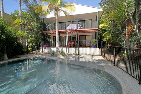 8 Springfield Avenue - Pet Friendly, Linen Included - Accommodation Rockhampton 2