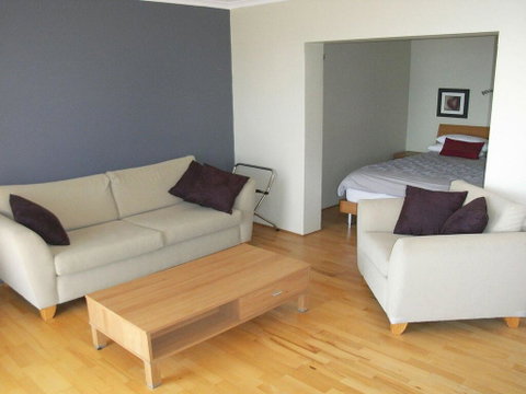 9 'Blue Vista', 13 Victoria Parade - Studio With Stunning Views - Accommodation Rockhampton 2