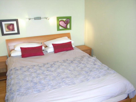 9 'Blue Vista', 13 Victoria Parade - Studio With Stunning Views - Accommodation Rockhampton 3