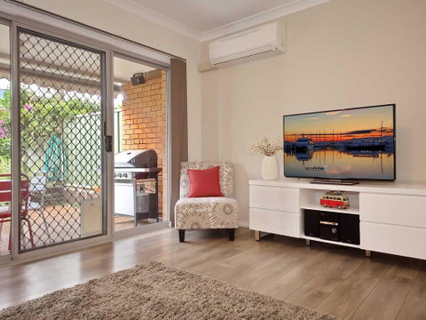 9 'Bushmans', 24 Tomaree Street - Air Conditioned, Centrally Located To Town - Accommodation Rockhampton 1