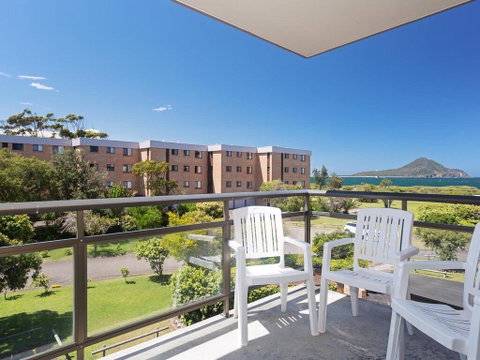 9 'Commodore', 6 Intrepid Close - SO CLOSE TO THE WATERS EDGE - Accommodation Rockhampton 0