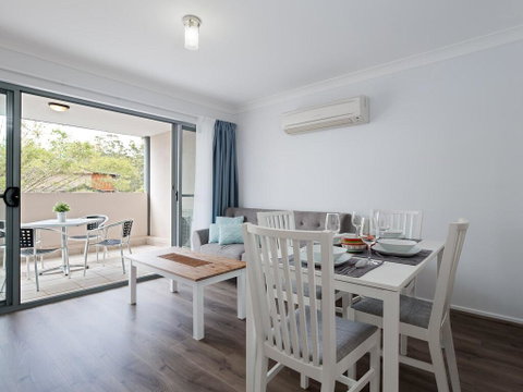 9 'Shoal Bay Beach Apartments' 2 Shoal Bay Road -air Conditioning And Complex Swimming Pool - Accommodation Rockhampton 2