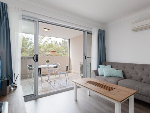 9 'Shoal Bay Beach Apartments' 2 Shoal Bay Road -air Conditioning And Complex Swimming Pool - Accommodation Rockhampton 3