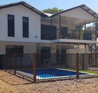 9 Ibis Court - pool beach volleyball air conditioning - Accommodation Rockhampton