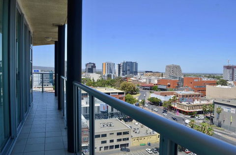96 North Terrace Stylish Penthouse Apartment - Accommodation Rockhampton 3
