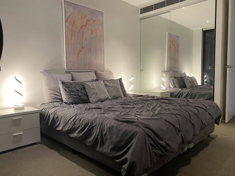 @Realm Modern Executive Apartment, 1BR, Wine, WiFi, Secure Parking, Canberra - Accommodation Rockhampton 2