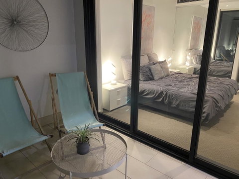 @Realm Modern Executive Apartment, 1BR, Wine, WiFi, Secure Parking, Canberra - Accommodation Rockhampton 1