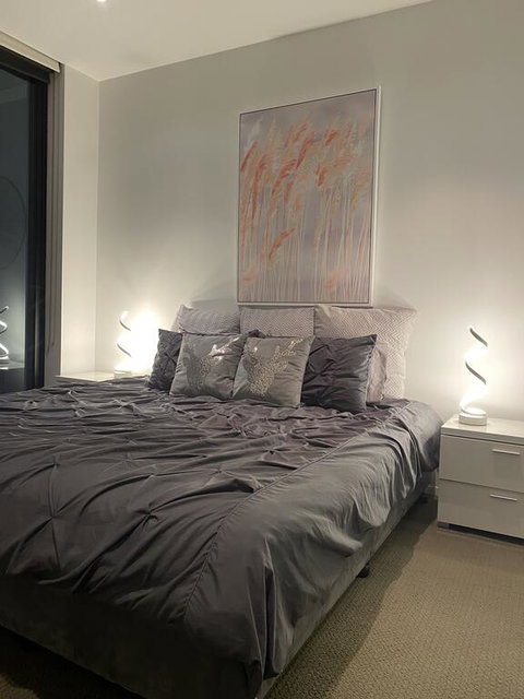 @Realm Modern Executive Apartment, 1BR, Wine, WiFi, Secure Parking, Canberra - Accommodation Rockhampton 3