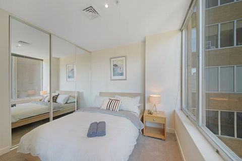 A Comfy & Central 2BR Apt Near Flinders Station - Accommodation Rockhampton 0