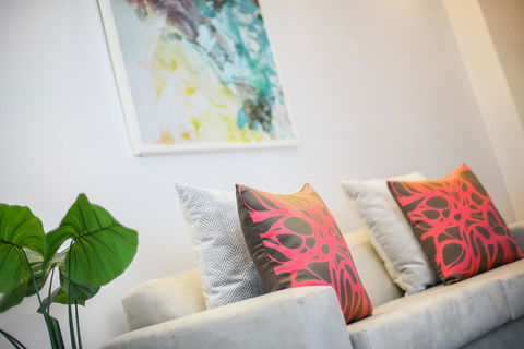 A Comfy & Central 2BR Apt Near Flinders Station - Accommodation Rockhampton 3