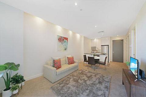 A Comfy & Central 2BR Apt Near Flinders Station - Accommodation Rockhampton 1