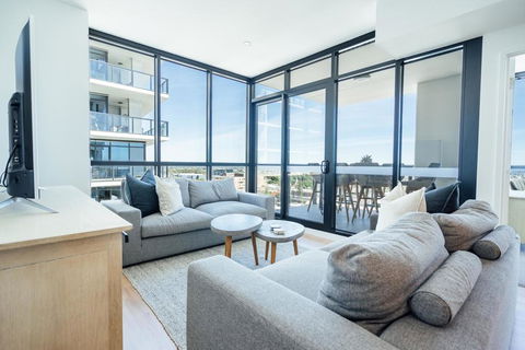 A Cut Above The West - Pool - Rooftop Bar - Gym - Wifi - Accommodation Rockhampton 1