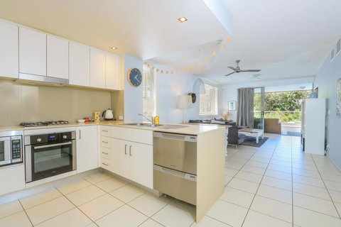 A Deluxe Swim Up - Drift Apartments South - Accommodation Rockhampton 2
