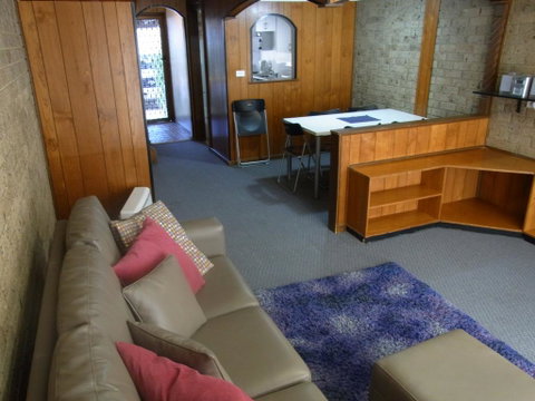 A Furnished Townhouse In Goulburn - Accommodation Rockhampton 2