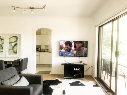 A Jewel Amongst Greenery - Accommodation Rockhampton 0