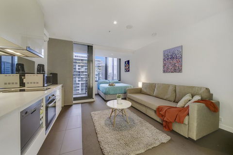 A Lovely Studio Next To Southern Cross - Accommodation Rockhampton 0