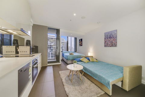 A Lovely Studio Next To Southern Cross - Accommodation Rockhampton 3