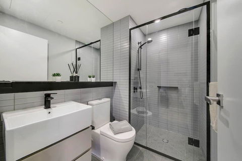 A Modern 2BR Apt, 5-min Walk To Melbourne Central - Accommodation Rockhampton 3