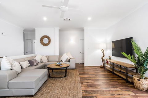 A PERFECT STAY - Julian Rocks House - Accommodation Rockhampton 0