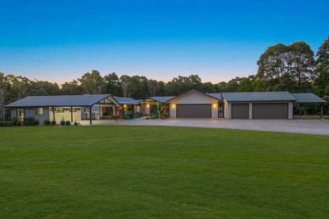 A PERFECT STAY - Lennox Unique Coastal Retreat - Accommodation Rockhampton 2