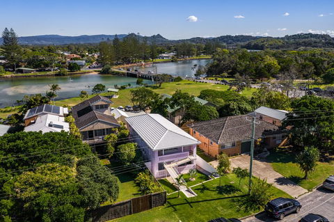 A PERFECT STAY - Sunset Beach - Riverside - Accommodation Rockhampton 2