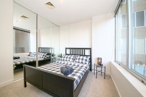 A Spacious & Central 2BR Apt Near Flinders Station - Accommodation Rockhampton 1