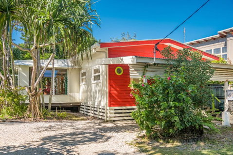 A SWEET ESCAPE - Beachcombers Cottage Beachfront - Accommodation Rockhampton 0