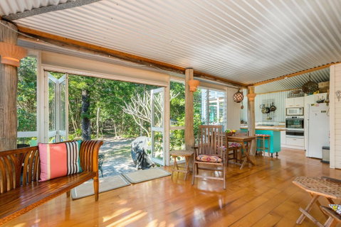 A SWEET ESCAPE - Beachcombers Cottage Beachfront - Accommodation Rockhampton 1
