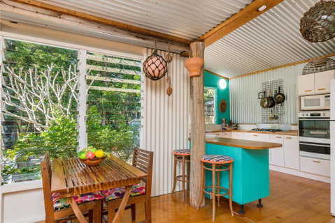 A SWEET ESCAPE - Beachcombers Cottage Beachfront - Accommodation Rockhampton 2