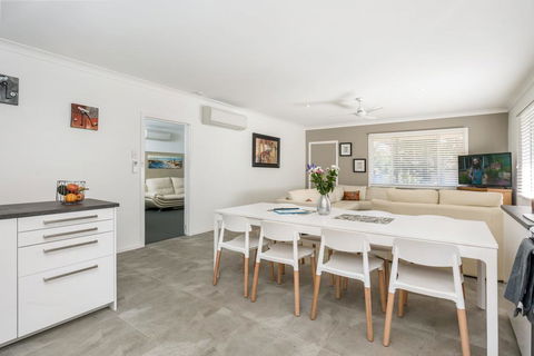 A SWEET ESCAPE - Carefree Beach Home - Accommodation Rockhampton 2