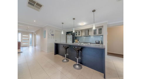 A TOUCH OF CLASS - PET FRIENDLY (OUTSIDE ONLY) - Accommodation Rockhampton 3